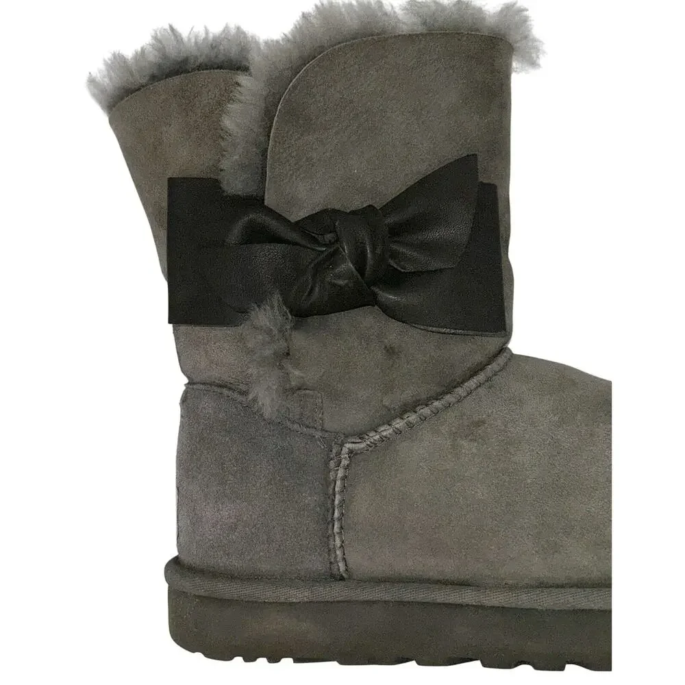 UGG Women's Daelynn Boots Size 8 Charcoal Gray Classic Short Sheepskin Lined Bow
